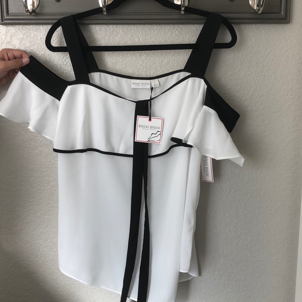 NWT L Bisou Bisou Cold Shoulder Blouse